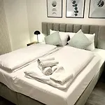 Cozy Voyage - Stylish 135m2 For Up To 9 People In Kudamm Appartement Berlin