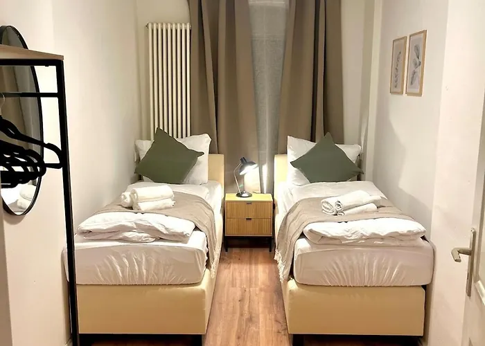 Cozy Voyage - Stylish 135m2 For Up To 9 People In Kudamm *